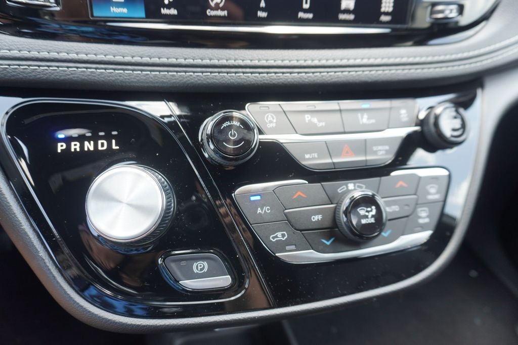 2027 Chrysler Pacifica PACIFICA SELECT AWD
