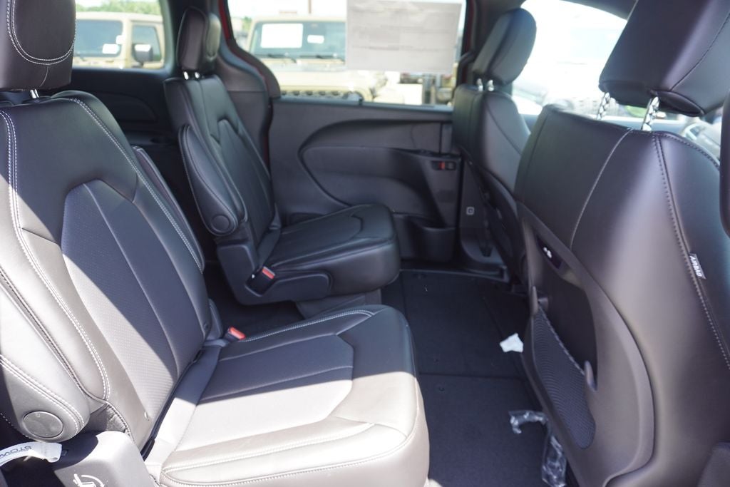2027 Chrysler Pacifica PACIFICA SELECT AWD