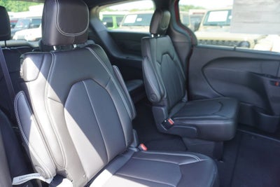 2027 Chrysler Pacifica PACIFICA SELECT AWD