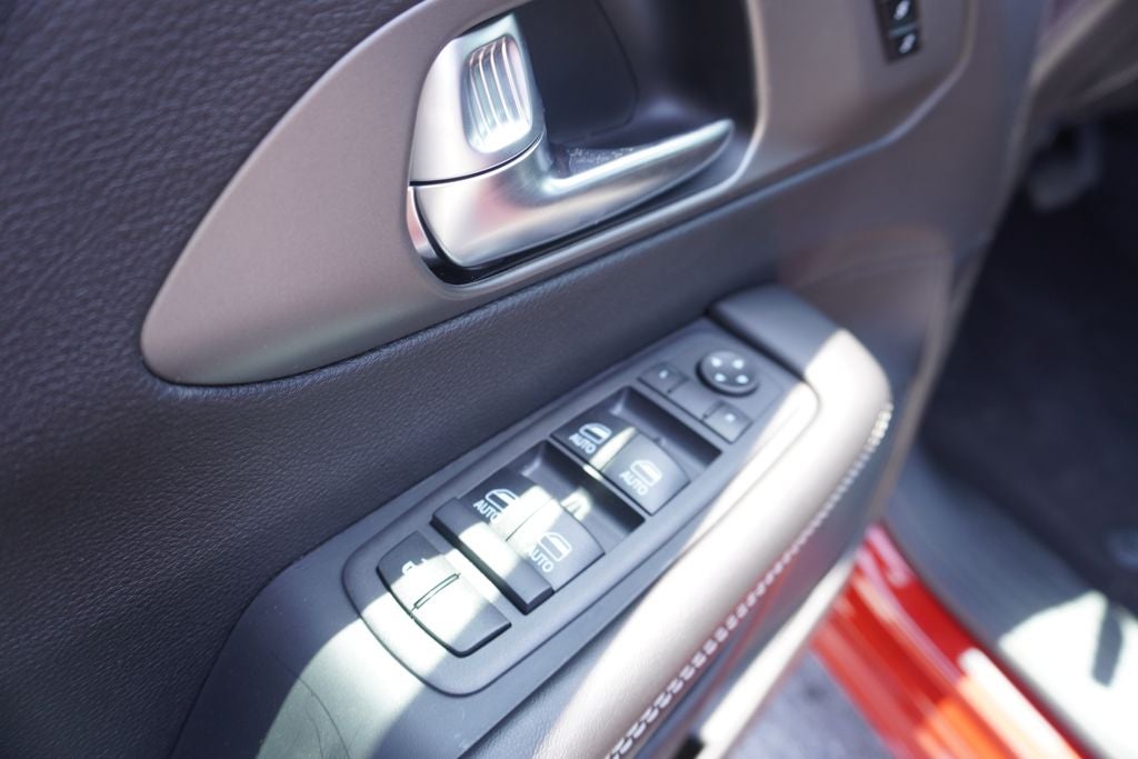 2027 Chrysler Pacifica PACIFICA SELECT AWD