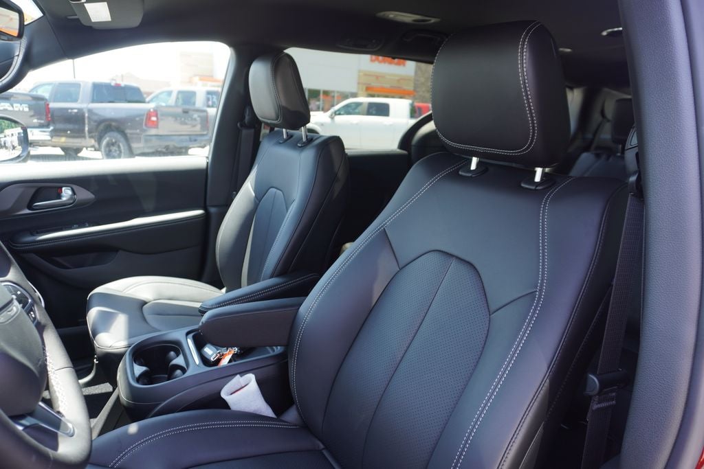 2027 Chrysler Pacifica PACIFICA SELECT AWD