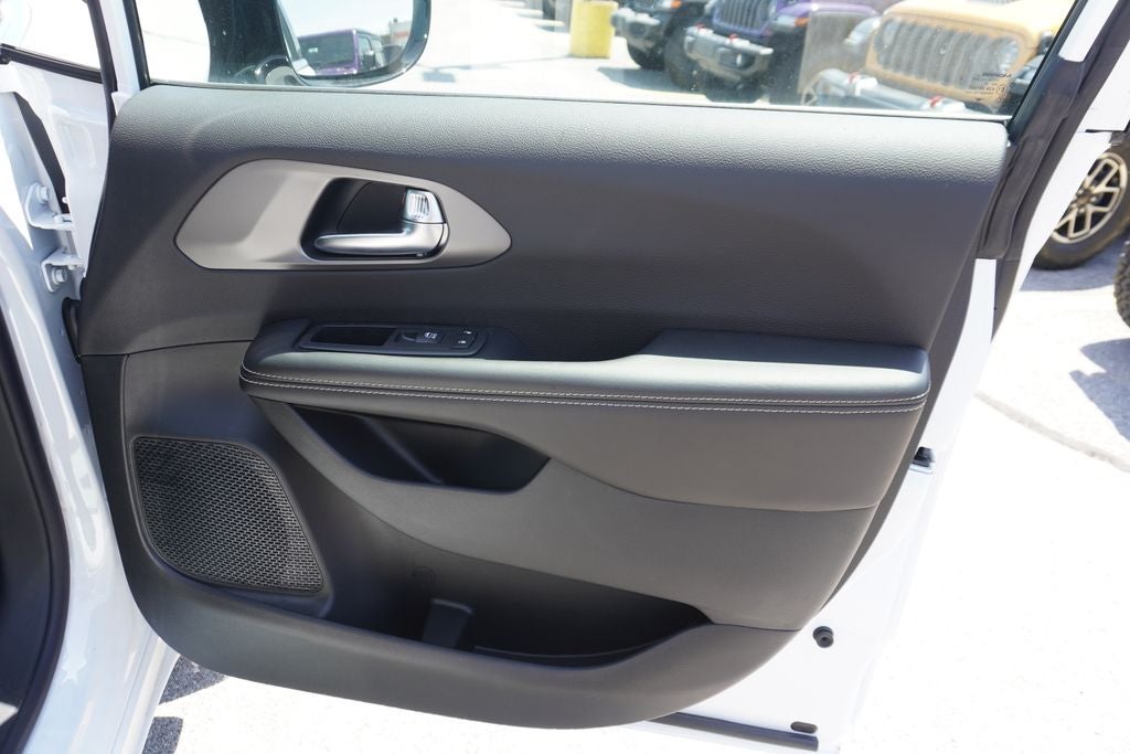 2027 Chrysler Pacifica PACIFICA SELECT AWD