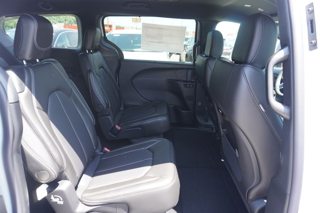2027 Chrysler Pacifica PACIFICA SELECT AWD