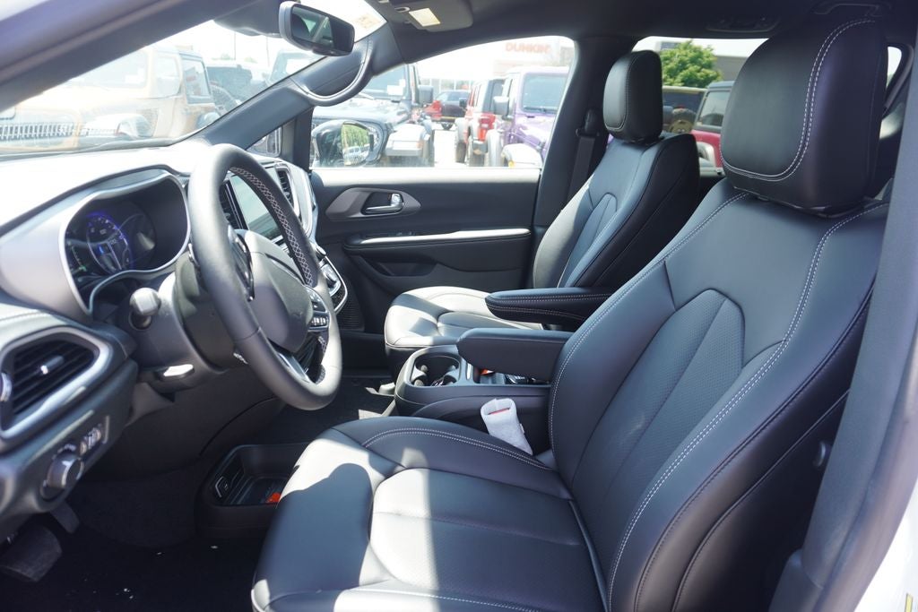 2027 Chrysler Pacifica PACIFICA SELECT AWD