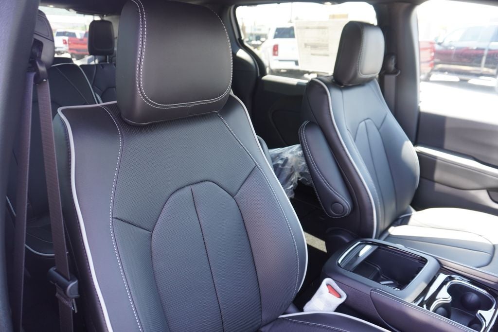 2027 Chrysler Pacifica PACIFICA LIMITED AWD