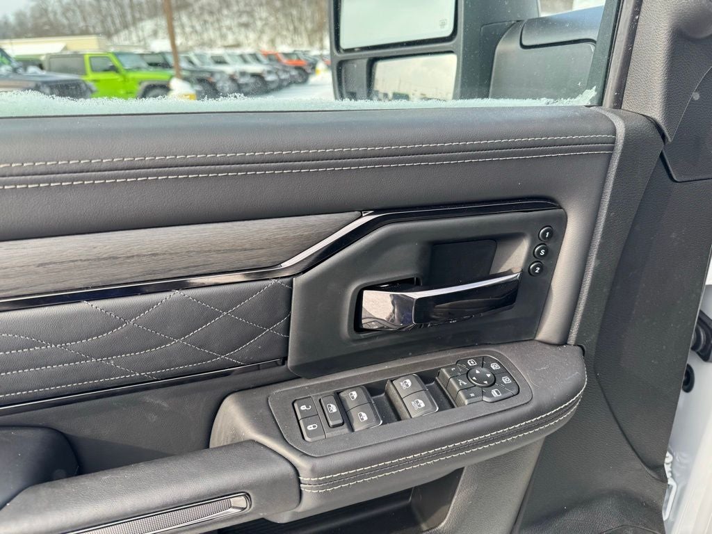 2026 RAM Ram 3500 RAM 3500 LIMITED CREW CAB 4X4 6'4' BOX