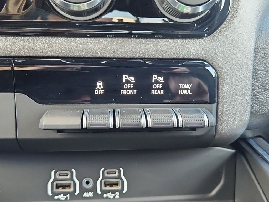 2026 RAM 1500 RAM 1500 EXPRESS CREW CAB 4X4 5'7' BOX