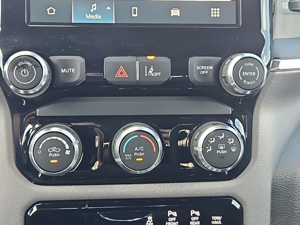 2026 RAM 1500 RAM 1500 EXPRESS CREW CAB 4X4 5'7' BOX