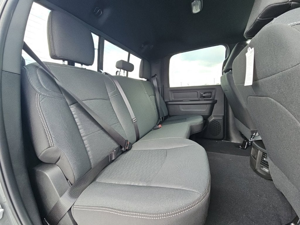 2027 RAM Ram 2500 RAM 2500 BLACK EXPRESS CREW CAB 4X4 6'4' BOX