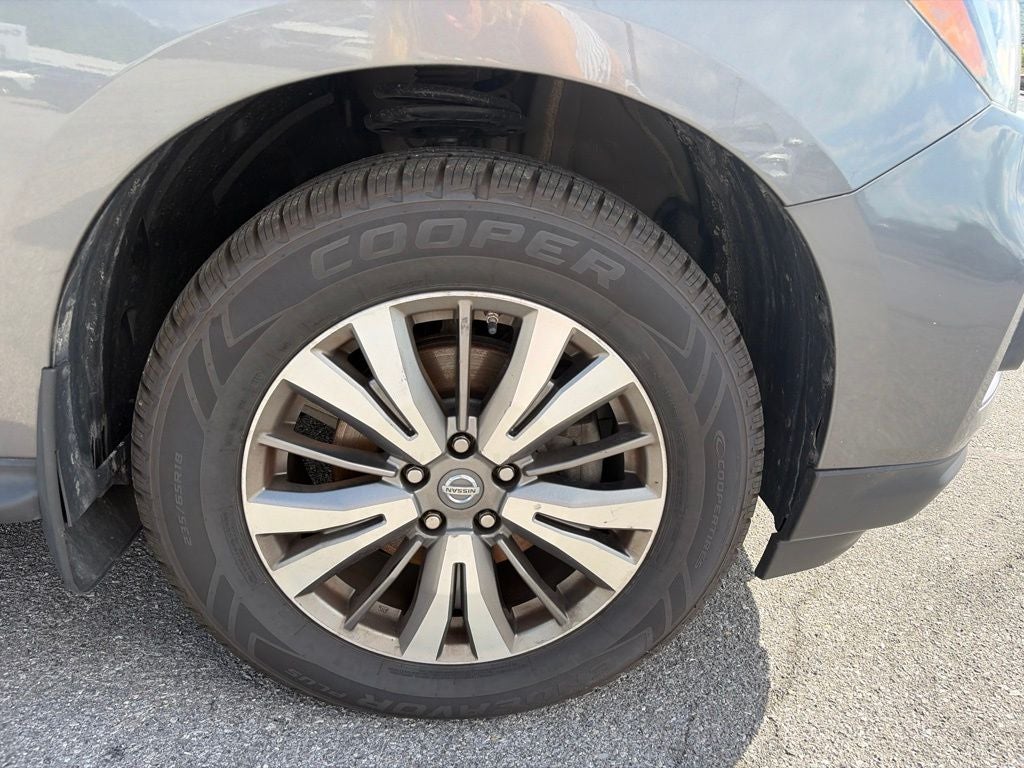 2018 Nissan Pathfinder SV