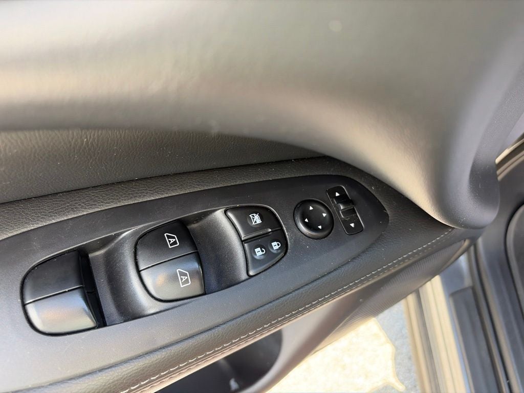 2018 Nissan Pathfinder SV