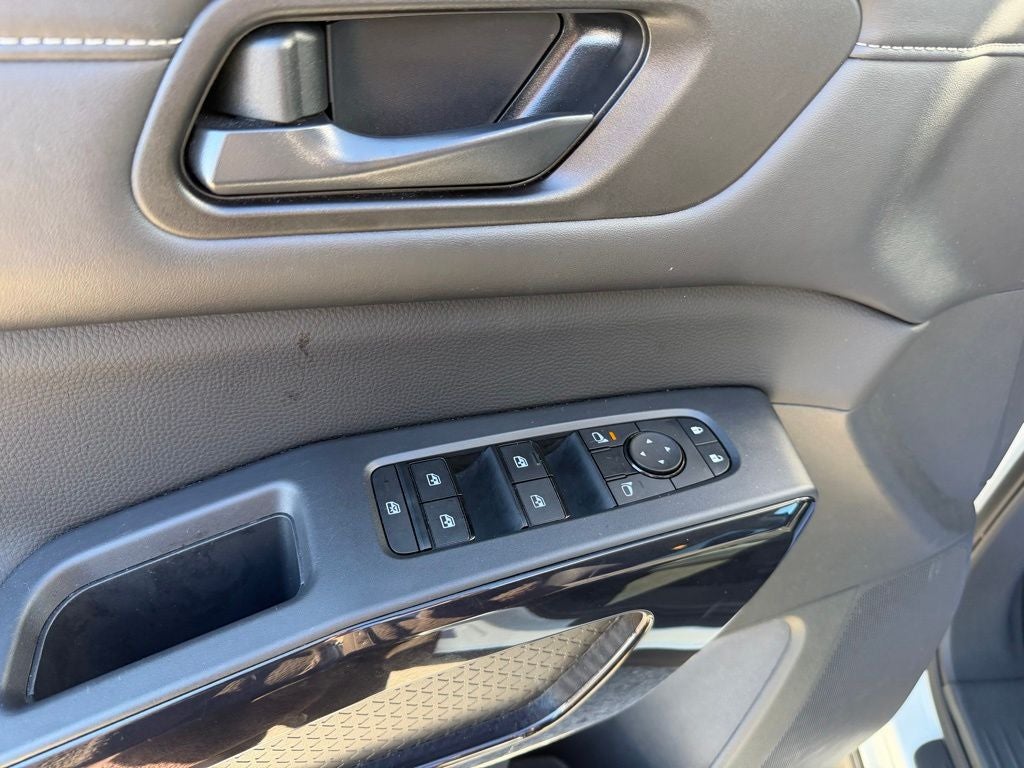 2025 Nissan Pathfinder SV 4WD