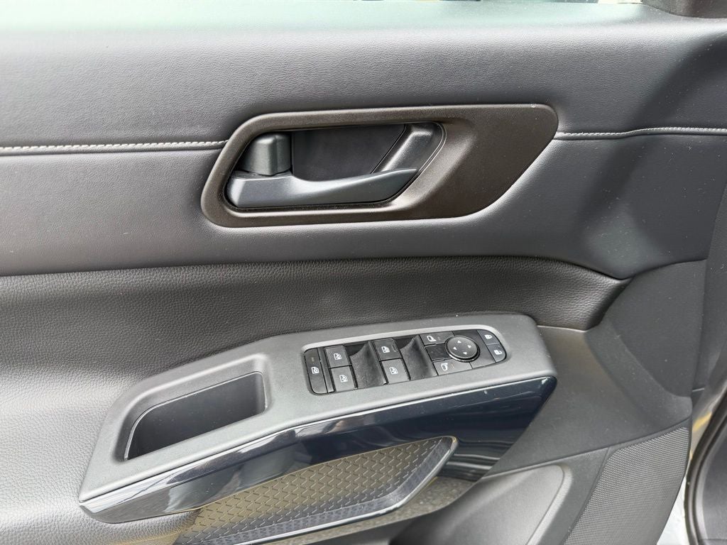 2024 Nissan Pathfinder SV 4WD