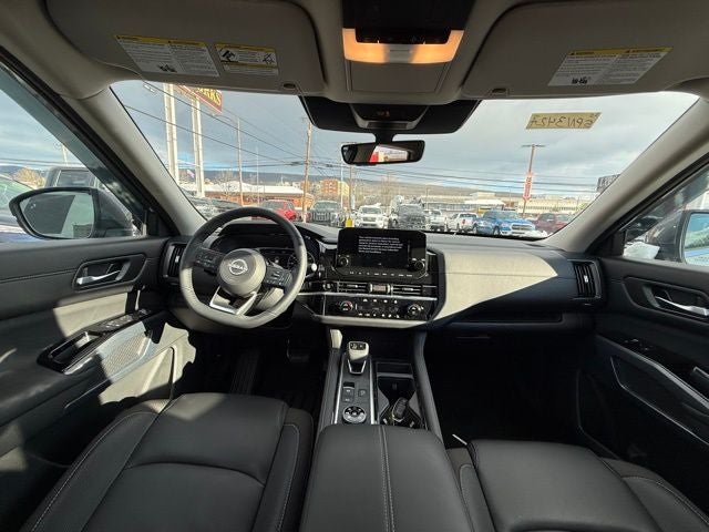 2025 Nissan Pathfinder SL 4WD