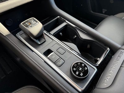 2025 Nissan Pathfinder SL 4WD