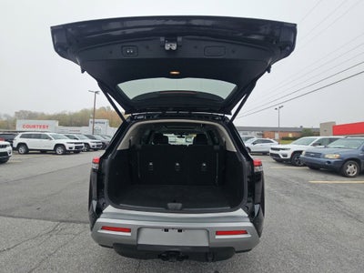 2024 Nissan Pathfinder SL 4WD