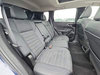 2022 Mitsubishi Outlander Base