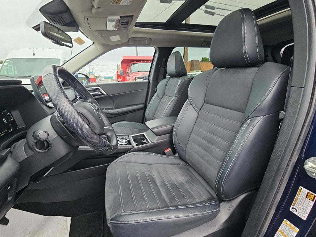 2022 Mitsubishi Outlander Base