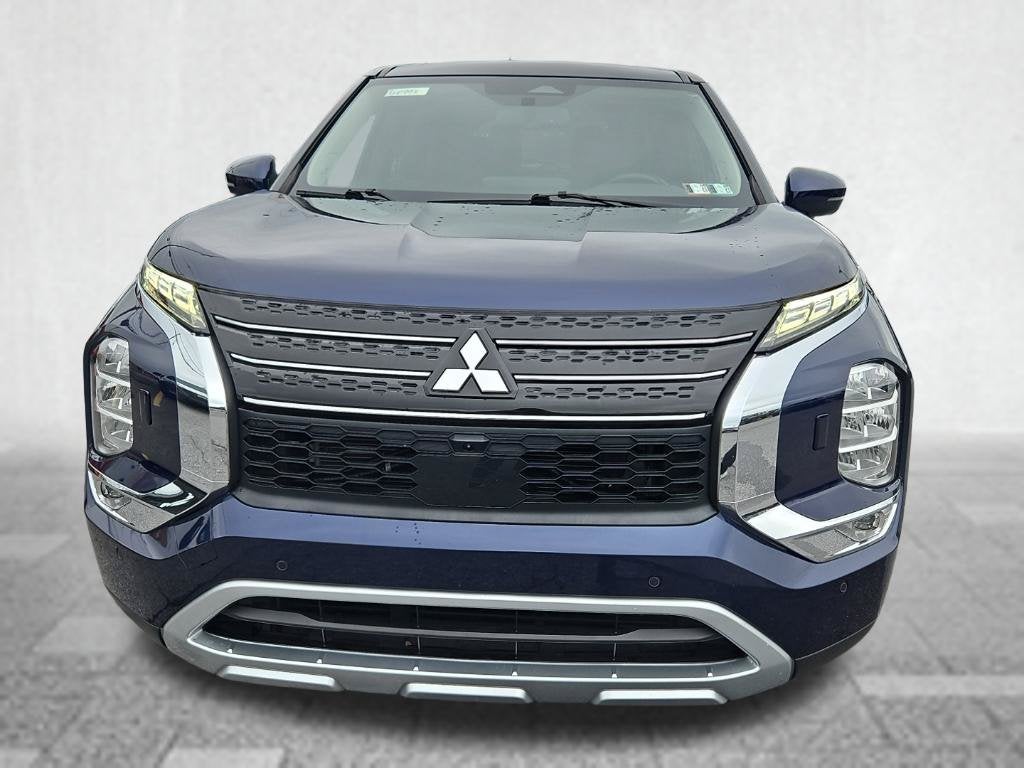 2022 Mitsubishi Outlander Base
