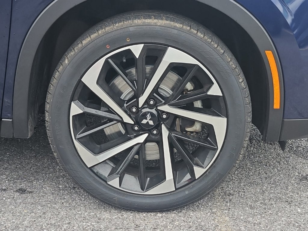2022 Mitsubishi Outlander Base