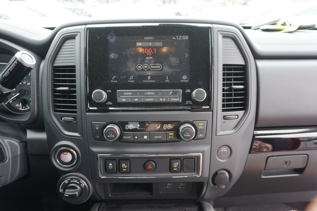 2024 Nissan Titan SV