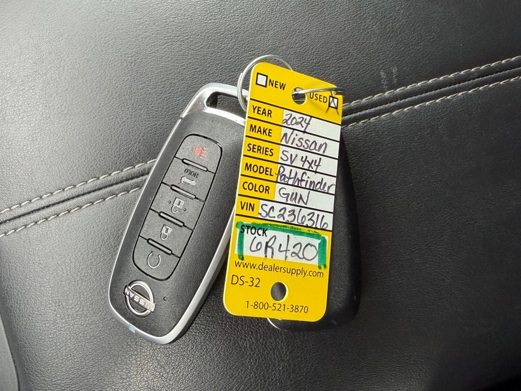 2025 Nissan Pathfinder SV