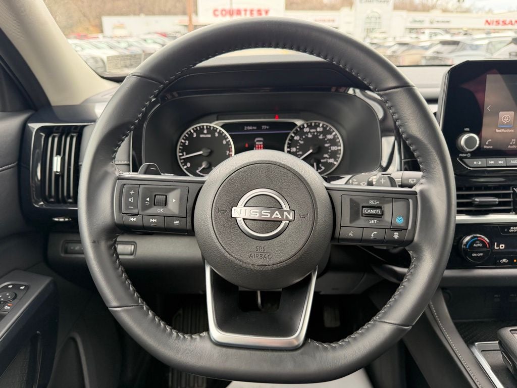 2025 Nissan Pathfinder SV