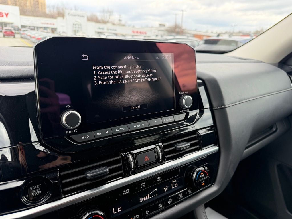 2025 Nissan Pathfinder SV