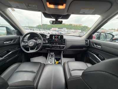 2025 Nissan Pathfinder SL