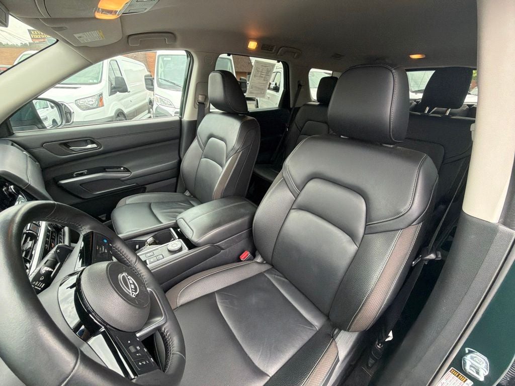 2025 Nissan Pathfinder SL