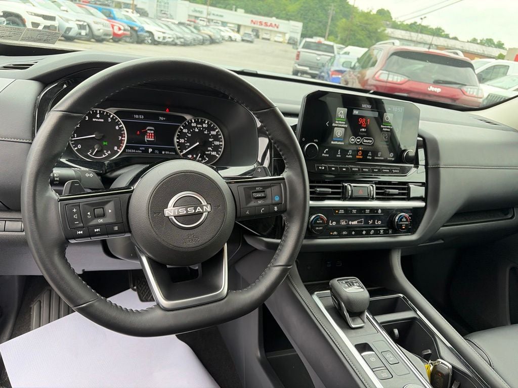 2025 Nissan Pathfinder SL