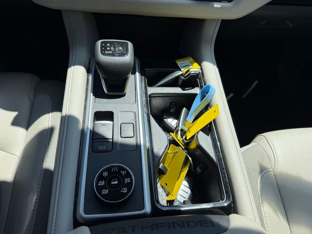 2025 Nissan Pathfinder SL