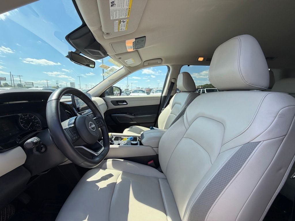 2025 Nissan Pathfinder SL