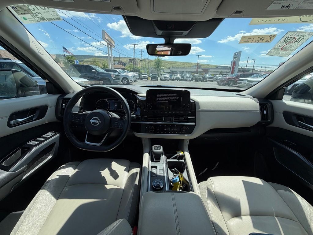 2025 Nissan Pathfinder SL