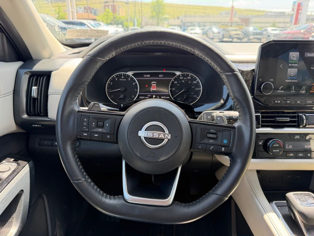 2025 Nissan Pathfinder SL