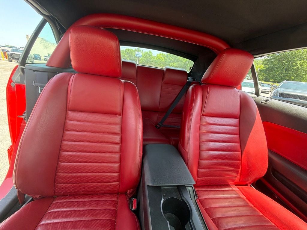 2005 Ford Mustang GT Deluxe