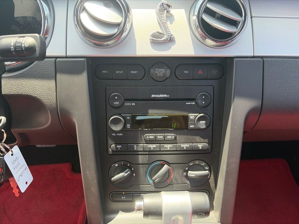 2005 Ford Mustang GT Deluxe