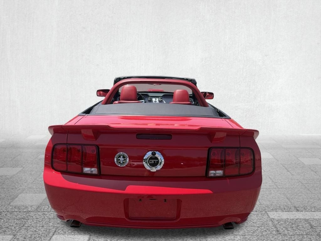 2005 Ford Mustang GT Deluxe