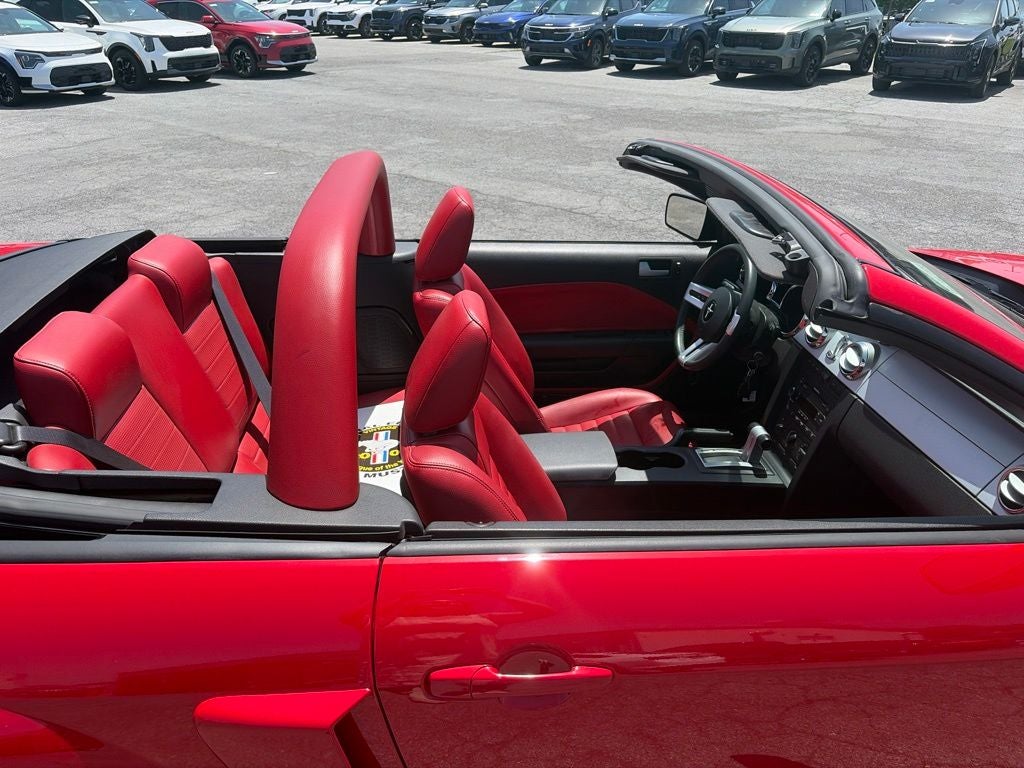 2005 Ford Mustang GT Deluxe