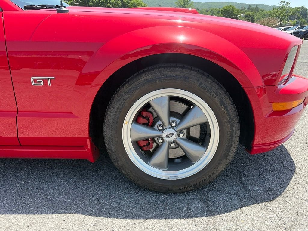 2005 Ford Mustang GT Deluxe