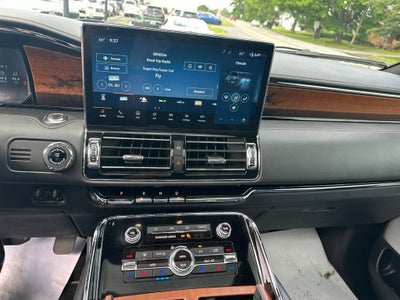 2023 Lincoln Navigator Black Label