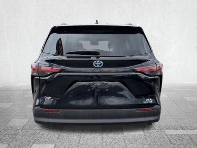 2022 Toyota Sienna XLE