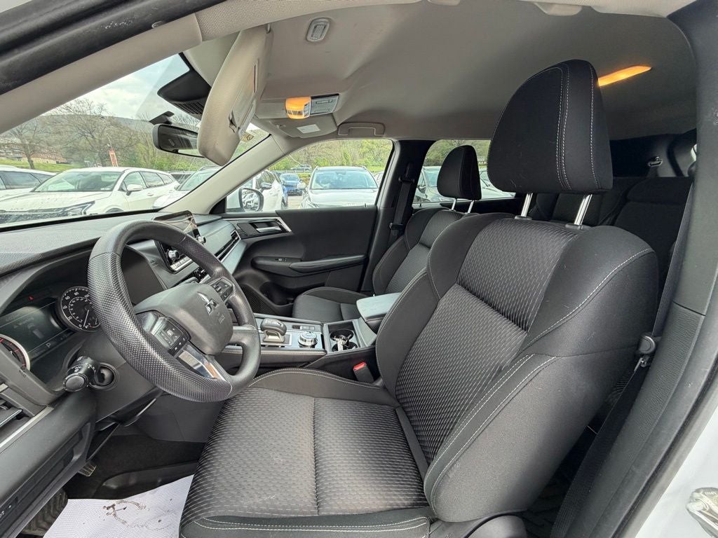 2022 Mitsubishi Outlander ES