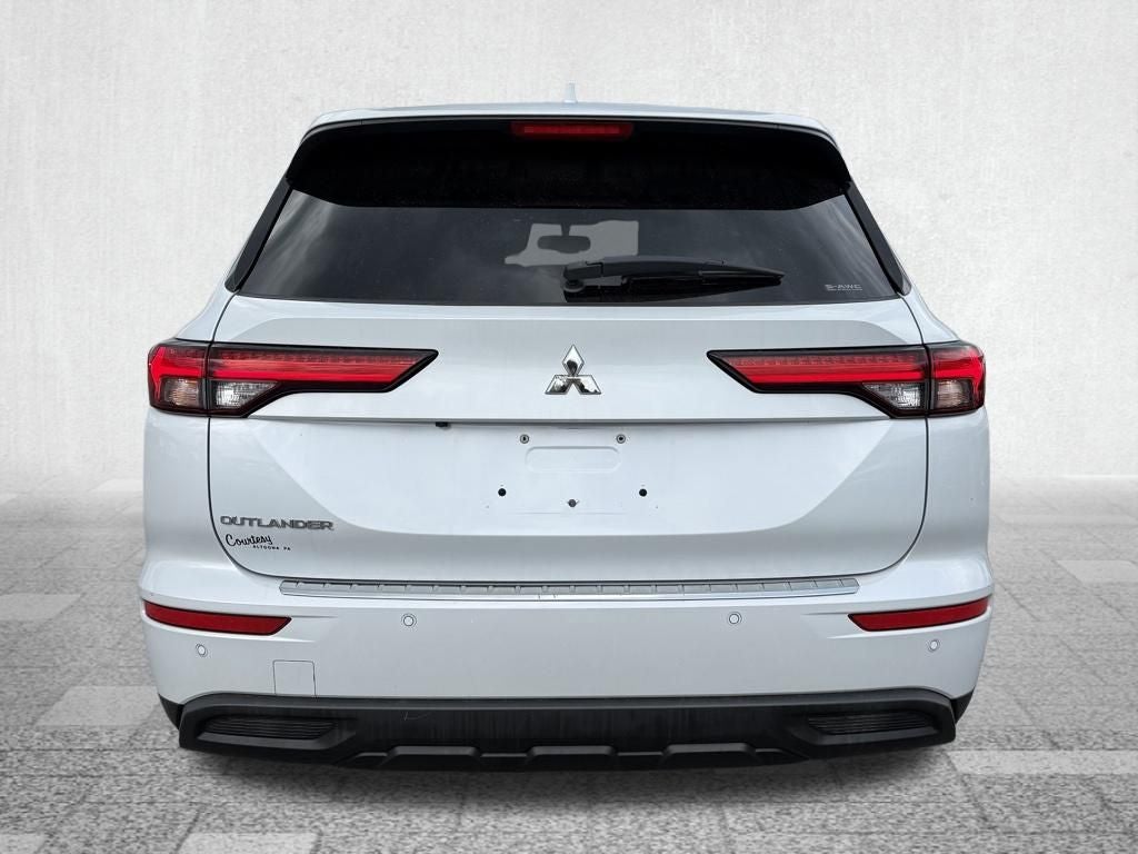 2022 Mitsubishi Outlander ES