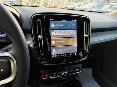 2025 Volvo XC40 B5 Ultra Dark Theme