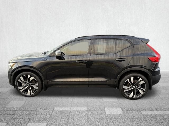 2025 Volvo XC40 B5 Ultra Dark Theme