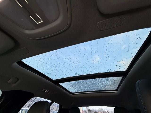 2025 Volvo XC40 B5 Ultra Dark Theme