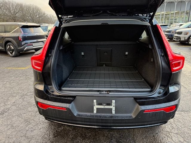 2025 Volvo XC40 B5 Ultra Dark Theme