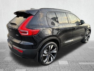 2025 Volvo XC40 B5 Ultra Dark Theme